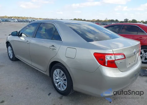 2013 Toyota Camry Le z USA, uszkodzony, nr VIN 4T4BF1FK6DR293392